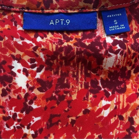Apt. 9 red orange abstract pattern V neck short sleeve blouse. Petite S - Picture 5 of 8